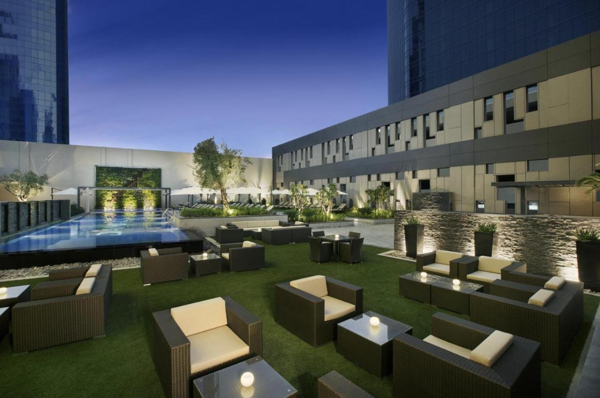 Next'House - Downtown Views Host Ostello Dubai Esterno foto