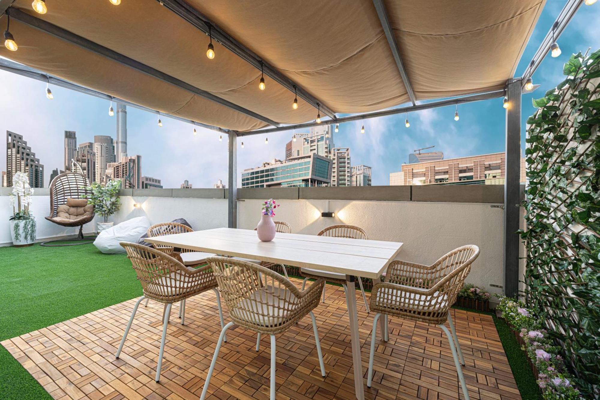 Next'House - Downtown Views Host Ostello Dubai Esterno foto