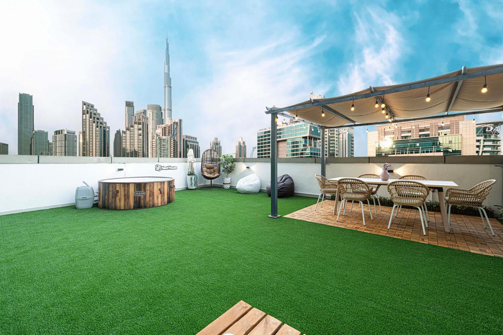 Next'House - Downtown Views Host Ostello Dubai Esterno foto