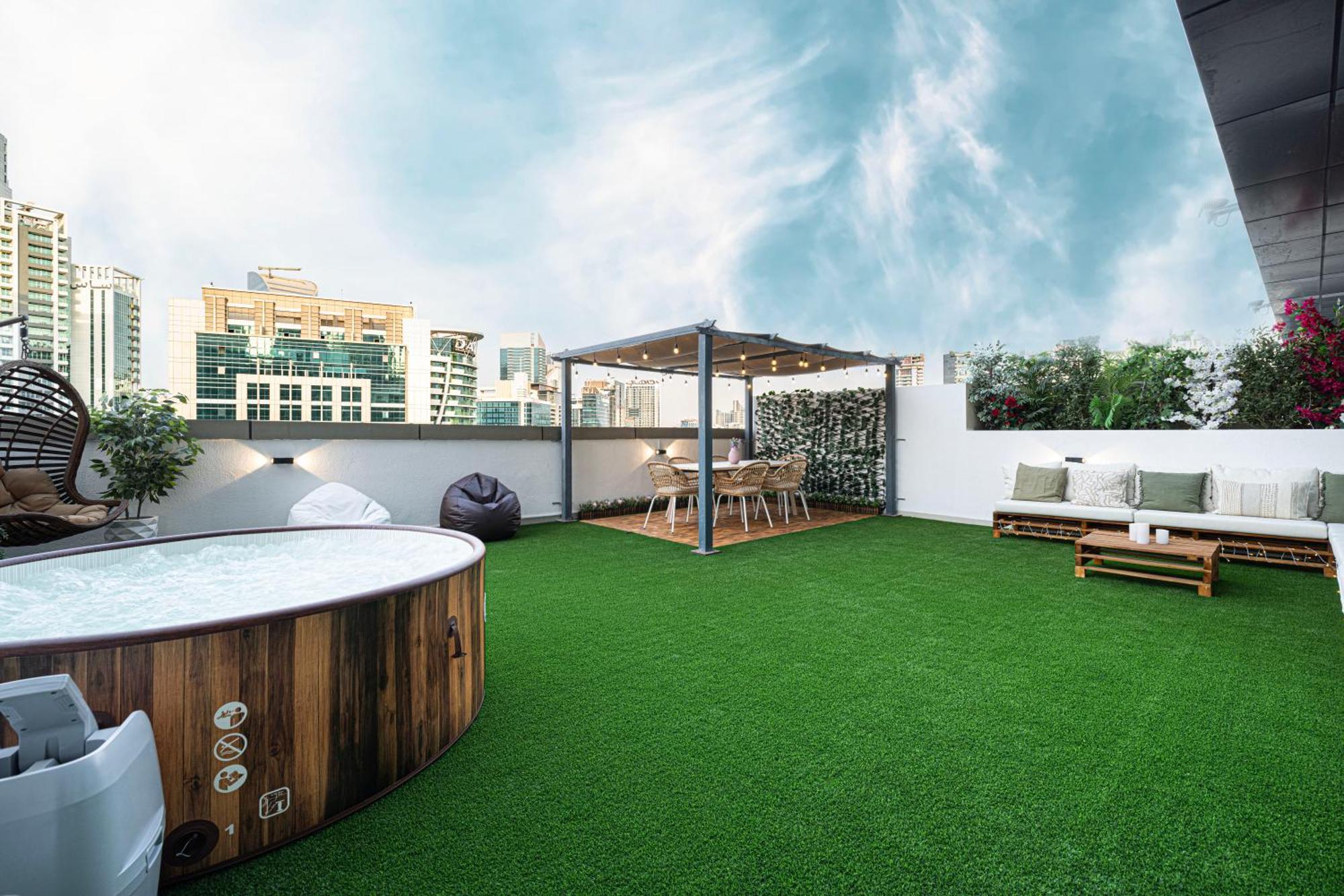 Next'House - Downtown Views Host Ostello Dubai Esterno foto